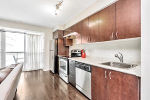 155 Legion Road North, Unit 1814 - Kitchen